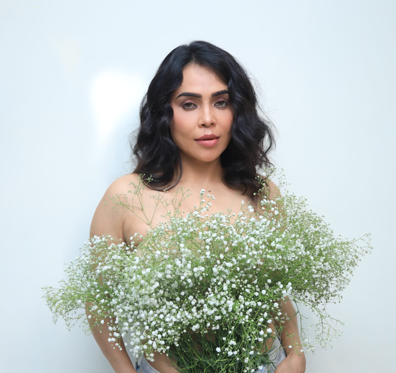 Nikita Rawal covered her body with flowers, crossed all limits of boldness – see photos