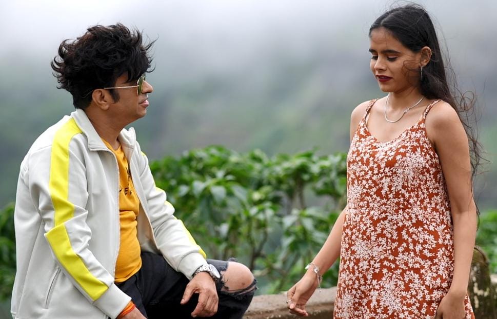 Shantanu Bhamare and Abilasha Suryawanshi are shooting the film, Baby De Ek Chance, at Alibag Beach.