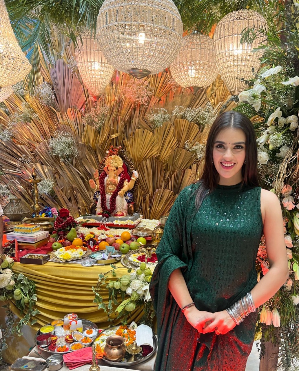 Kavya Thapar looks exquisite as she gets into the festive spirit seeks blessings of Bappa amid her debut release of Middle-Class Love