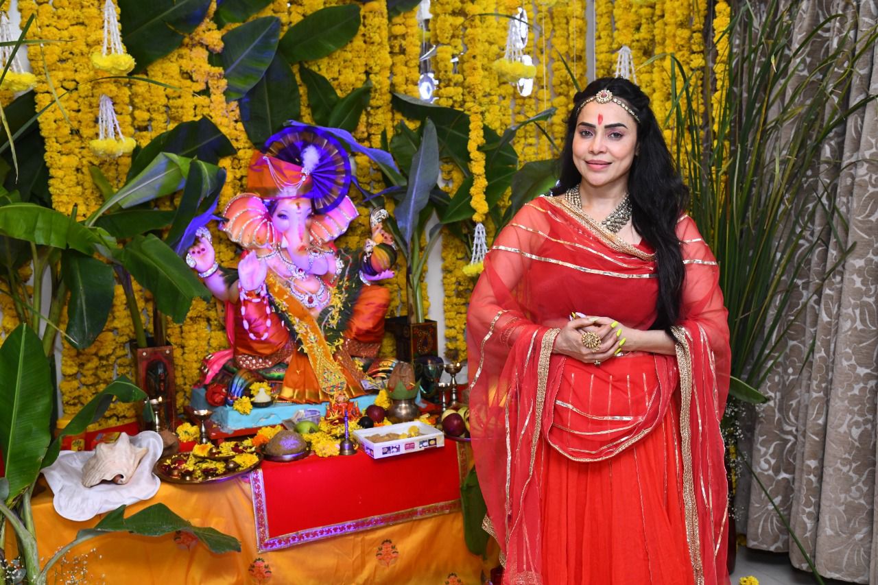 Nikita Rawal Celebrates Ganeshotsav with Friends and Family
