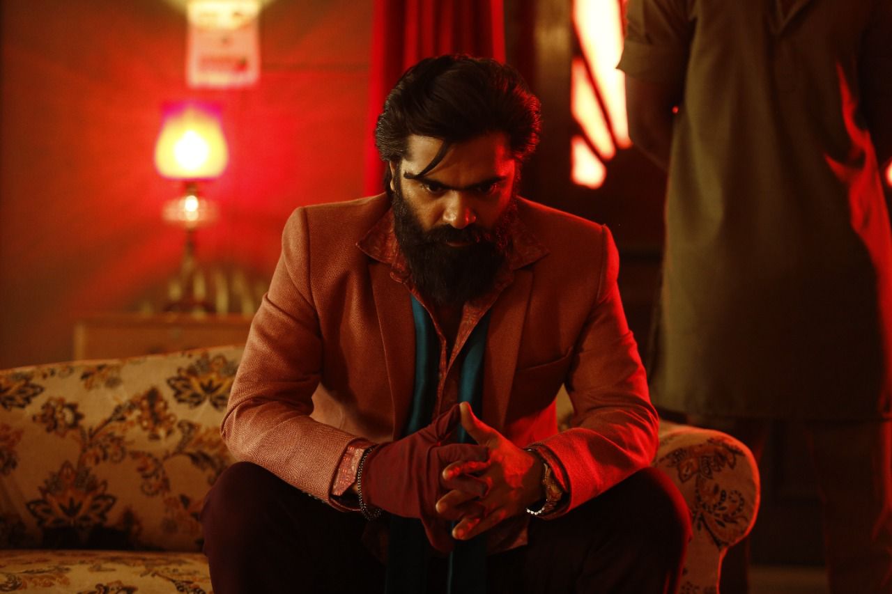 'Vendhu Thanindhathu Kaadu' receives a grand welcome at the box office, fans across social media call it a blockbuster.