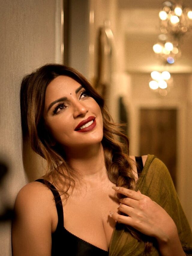 Shama Sikander's 'Tip Tip Barsa Paani' reel is Turning On the heat in this Monsoon Season