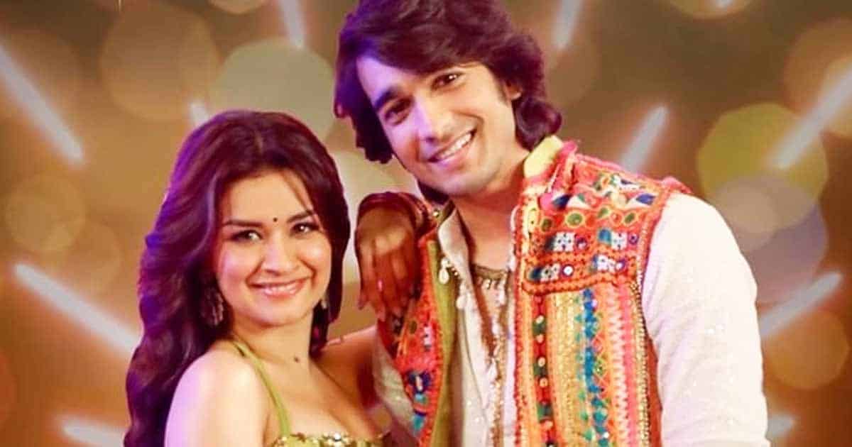 Aveent Kaur and Shantanu Maheshwari sets the perfect festive mood ahead of Navratri in VYRL Originals latest - Kesariyo Rang
