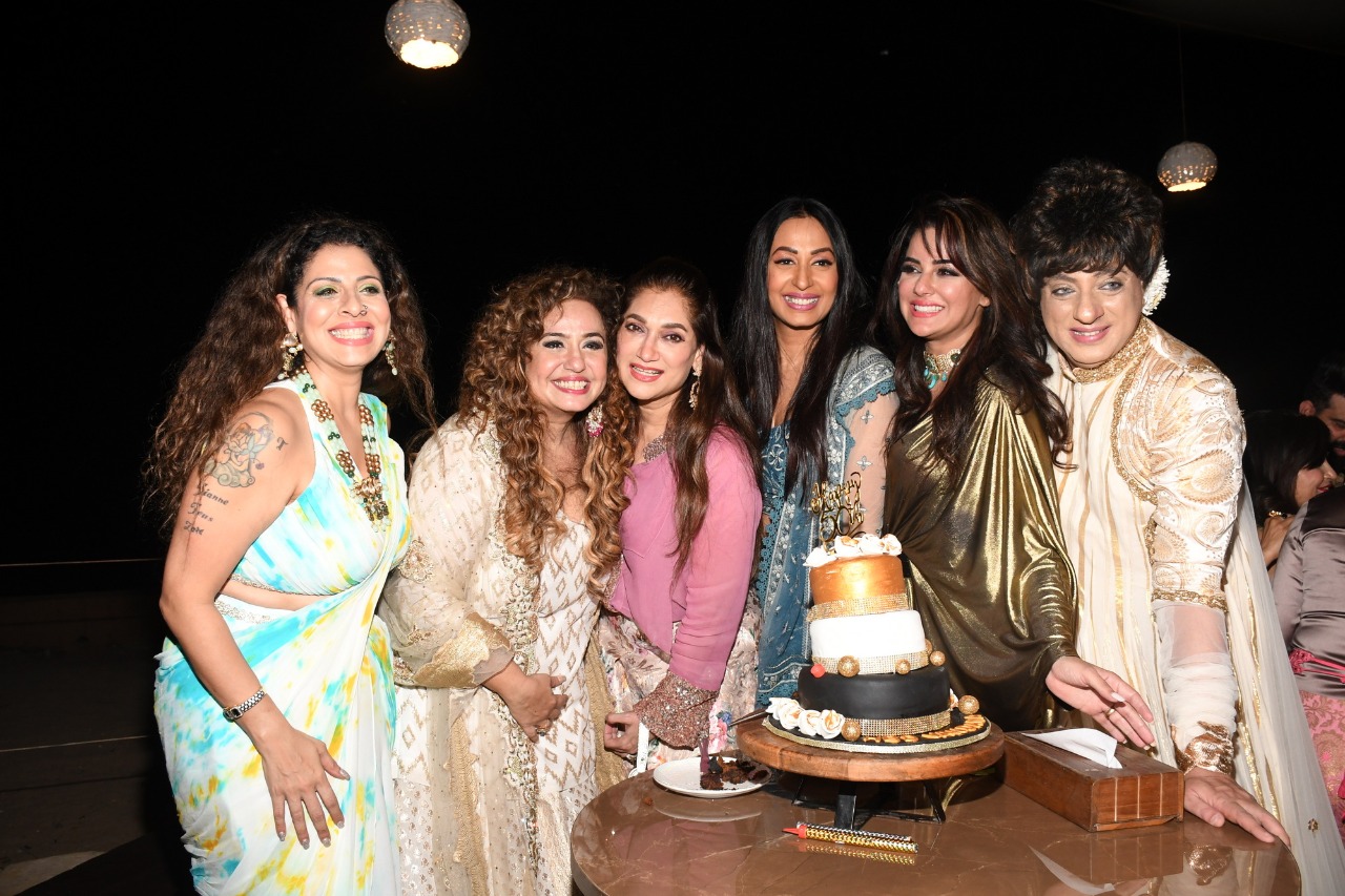The spirit of festivities truly reigned at Vandana Sajnani Khattar's 50th Birthday eve cum Diwali Bash