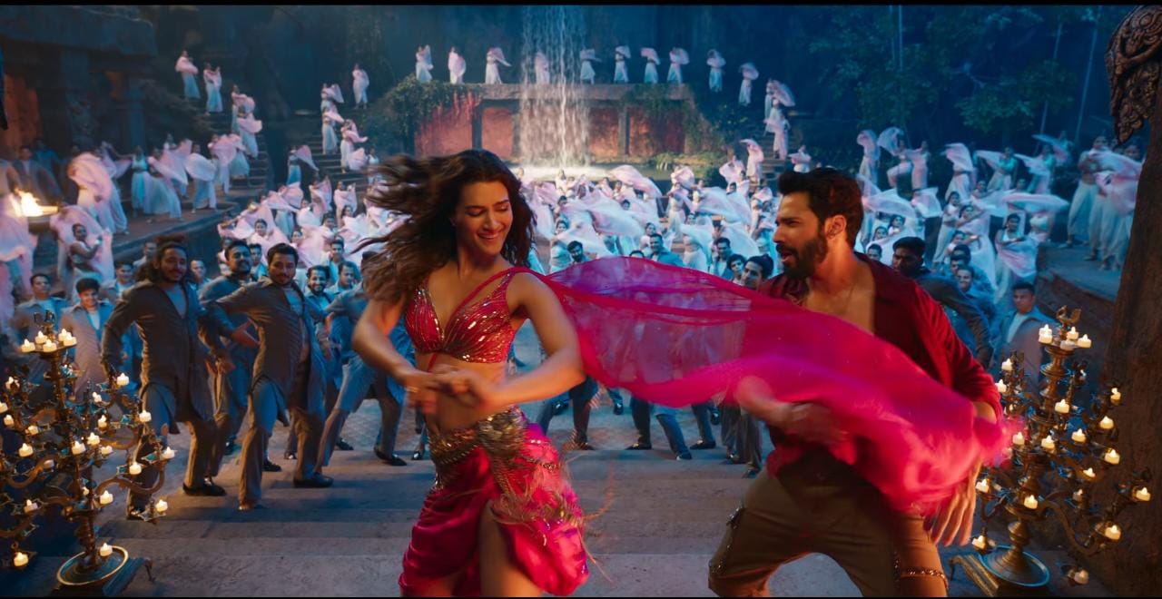 After Param Sundari, Kriti Sanon set the internet on fire with 'Thumkeshwari' from 'Bhediya'