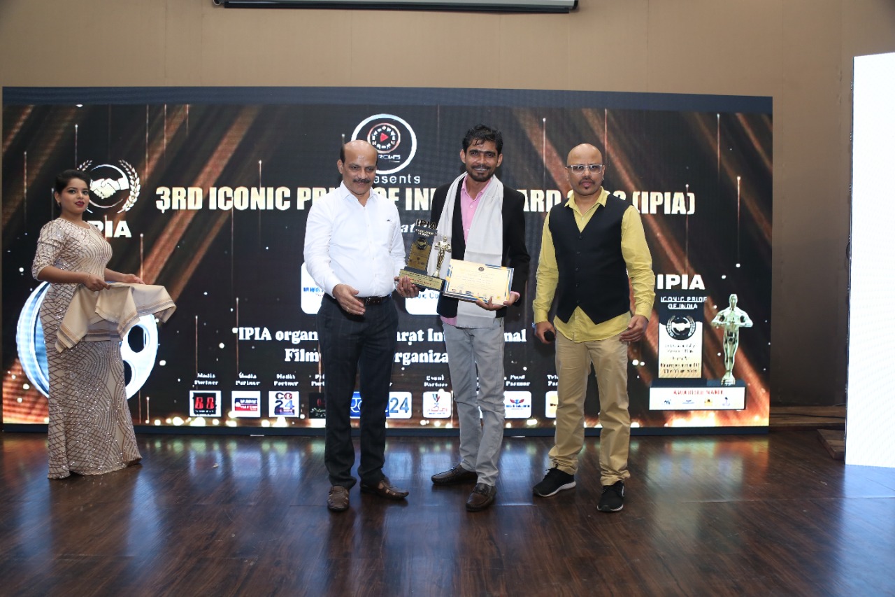 Qaseem Haider Qaseem awarded by N.T Kadam IPIA 2022 founded by Vikrant More.