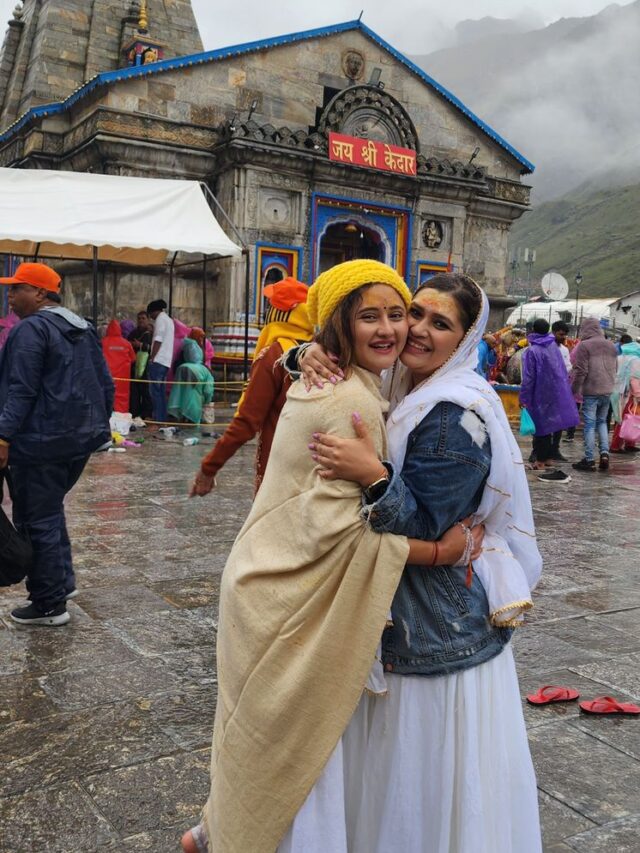 Rashami Desai makes a religious trip to Kedarnath to seek blessings