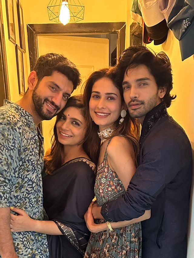 Aneri Vajani wished everyone a happy diwali, said, "celebrated diwali with family"