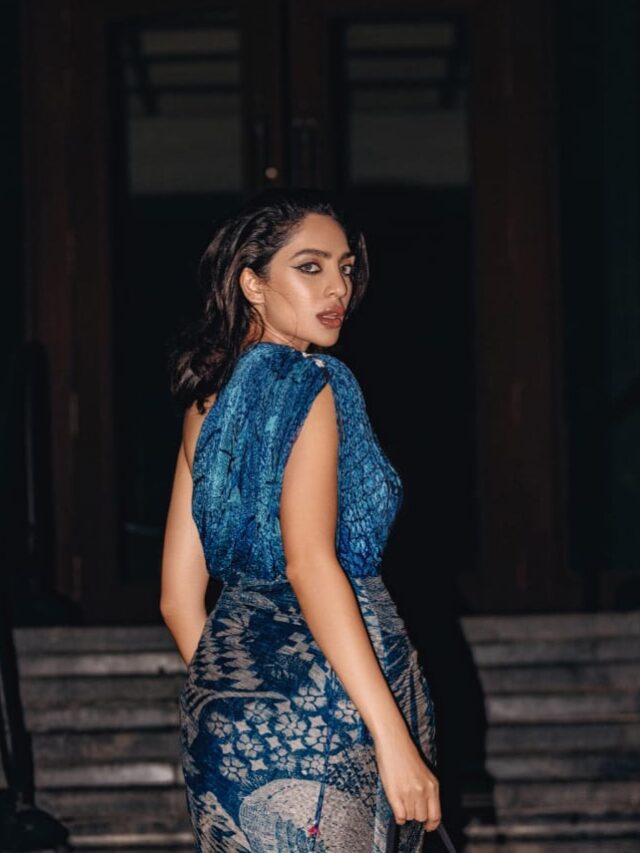 Sobhita Dhulipala looks like a dreamboat in this beautiful peacock green saree-dress