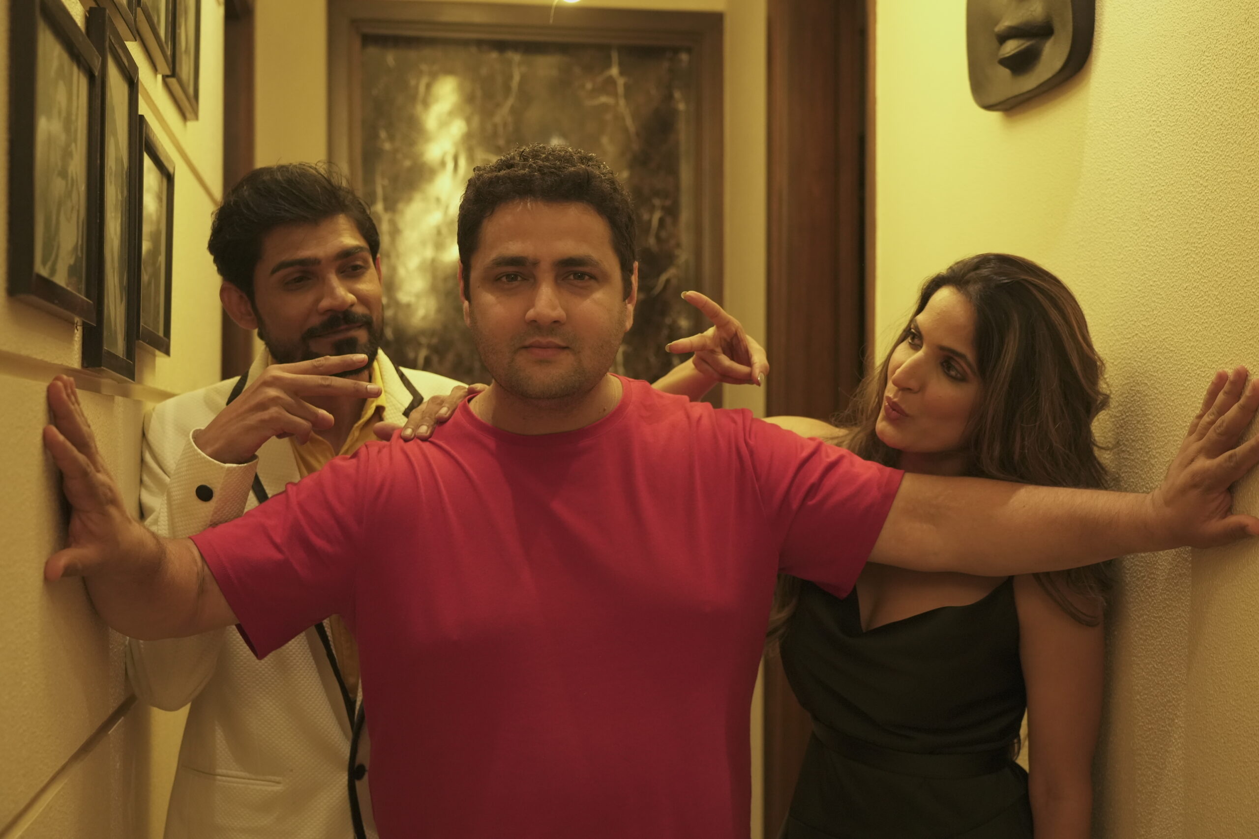 Snowfall releasing on Dec 25 featuring Qaseem Haider Qaseem, Piyu Chouhan is directed by Dinesh Soi.