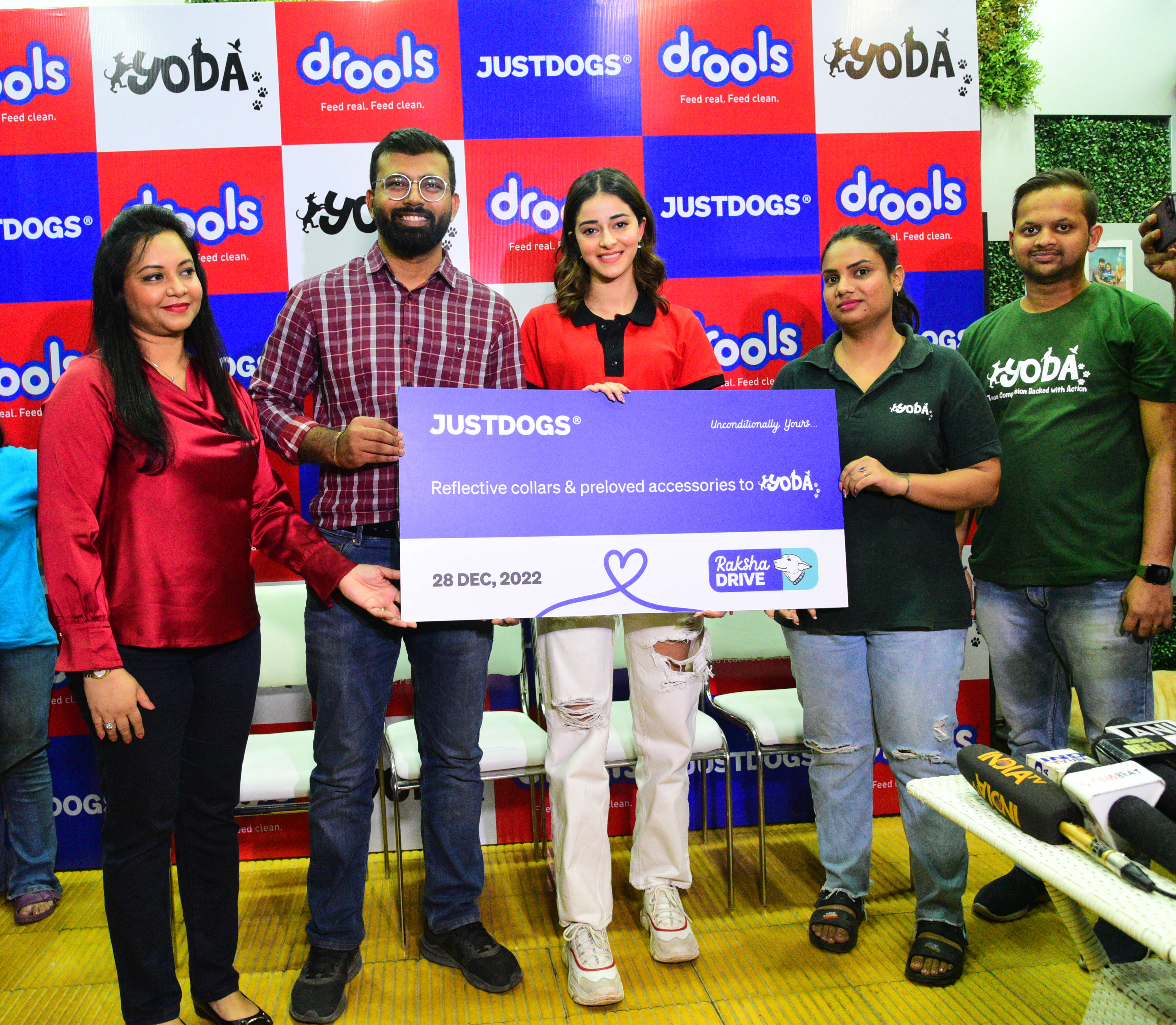 Pet lover Ananya Panday partners with JUSTDOGS to feed street pets in Mumbai