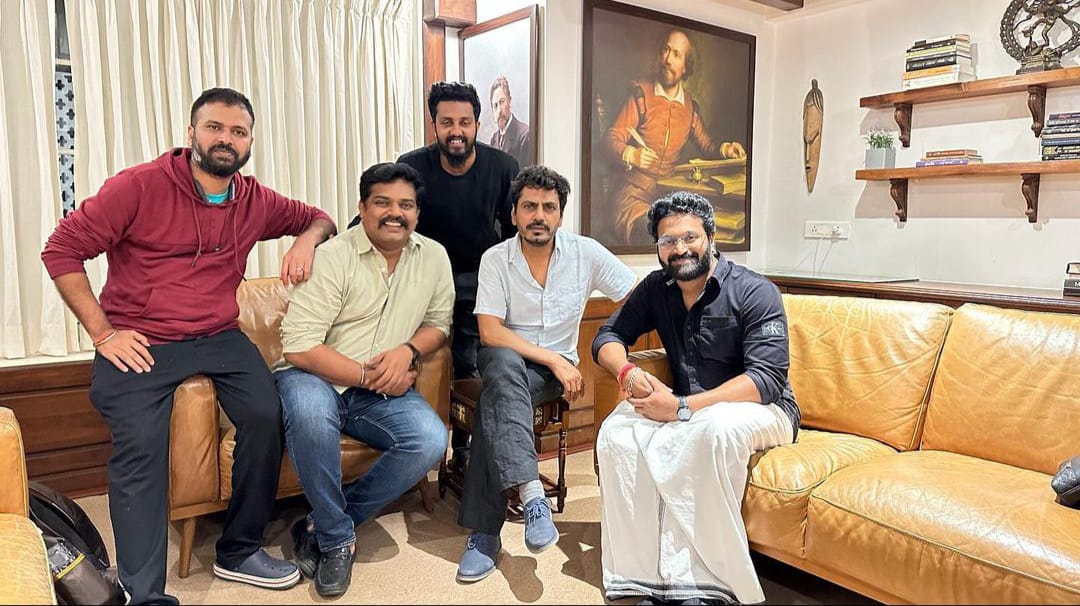 "I have so many things in common that we could talk about it endlessly" said Nawazuddin Siddiqui as he met Rishab Shetty, along with team of Hombale Film Kantara!