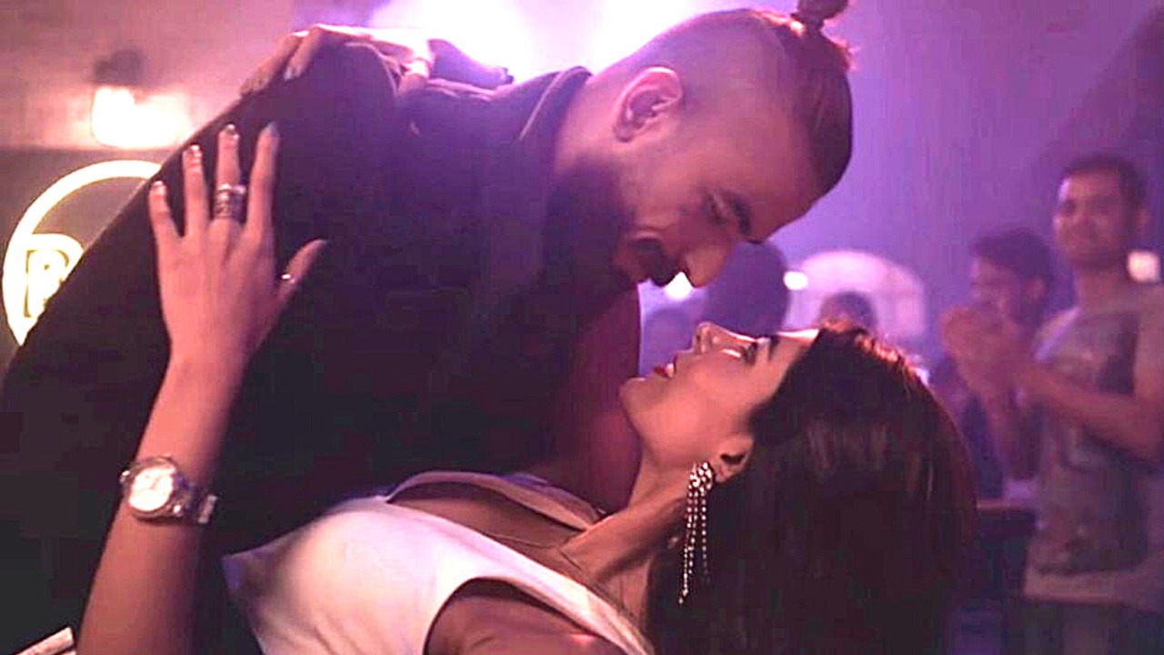 Vaarun Bhagat steals the hearts with his charm as 'Toda' in his recent web series Udan Potolas