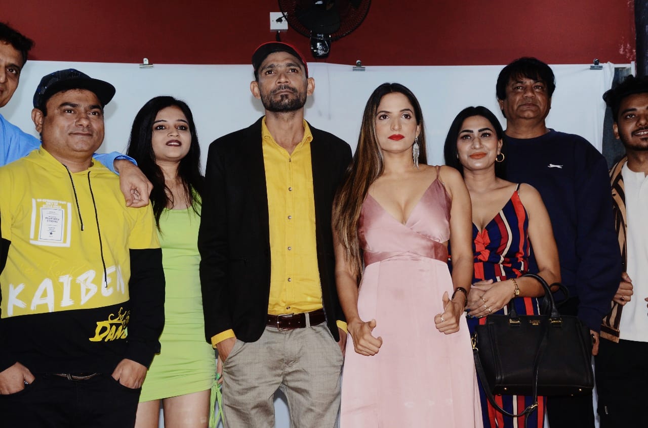 Qaseem Haider Qaseem & Piyu Chouhan song 'Snowfall' sung by Utkarsh Saxena & directed by Dinesh Soi released today