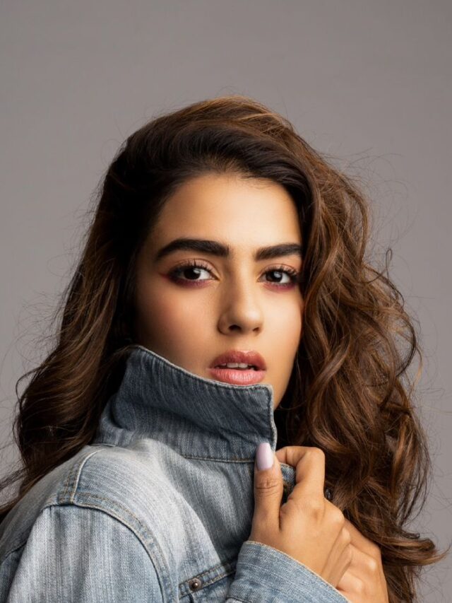 Kavya Thapar says got to learn a lot from Randeep Hooda .. On set of ‘CAT' Webseries.