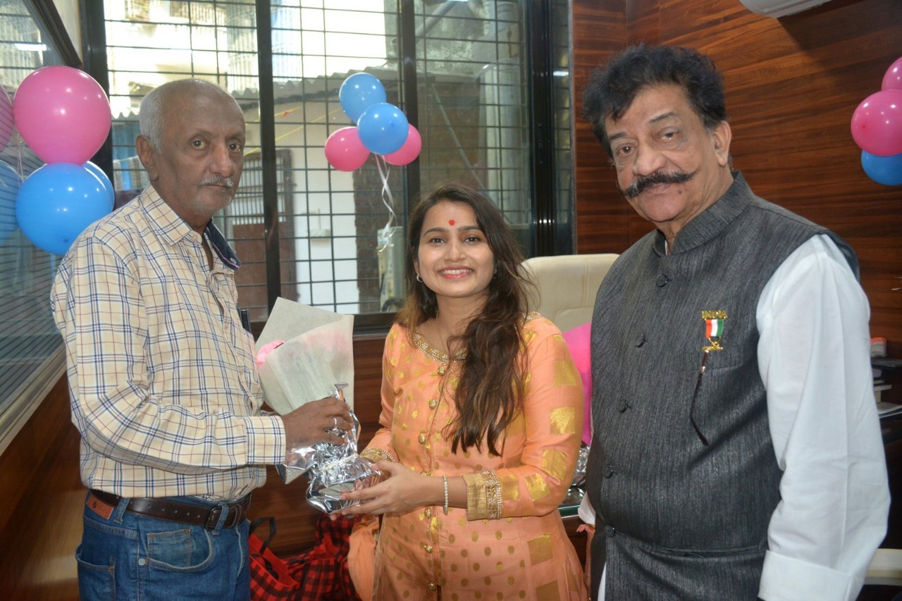 Mr. Ronnie Rodrigues wishes Dr. Bhagyashree on the grand opening of her Dental Clinic & Implant Center