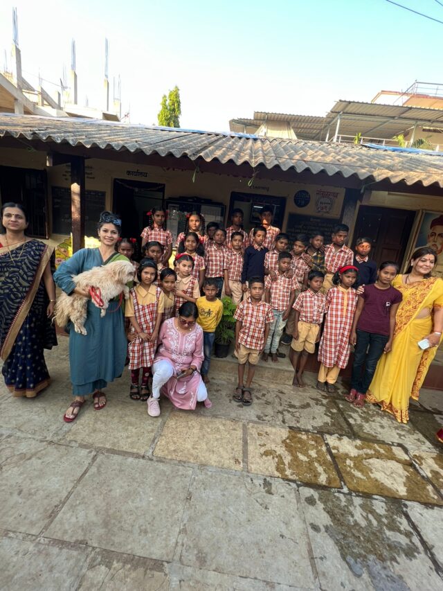 Tanishaa Mukerji Alongwith her NGO Stamp Foundation Celebrated Christmas with Local Children of Nagargaon