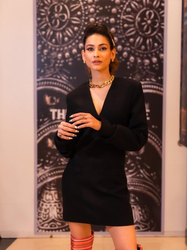 Aneri Vajani Welcomed The New Year, 2023, with Her Close Friends