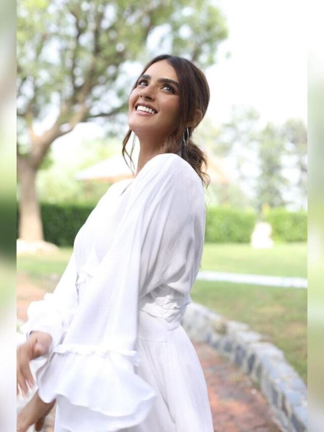 Kavya Thapar Shares her views on Patriotism and Wishes her fans on Republic Day