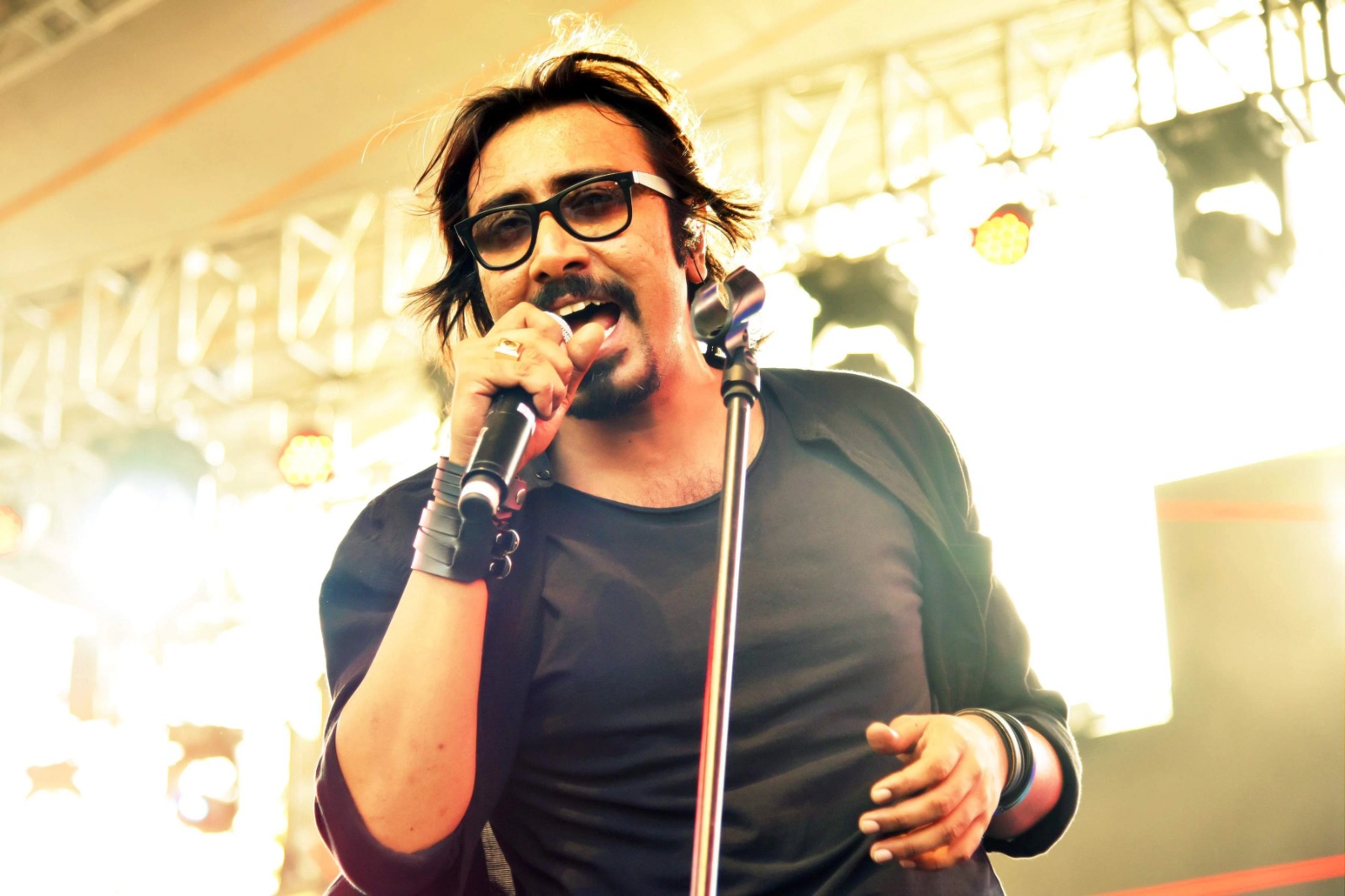 Arko announces his upcoming music single "Sutta" with Jaan Kumar Sanu! Check out the poster now