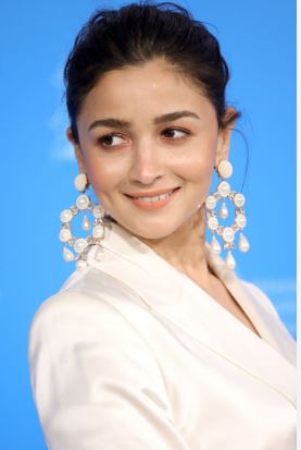 "Alia Bhatt's Relatable Monday Mood and Heartwarming Gestures towards Celebs' Kids"