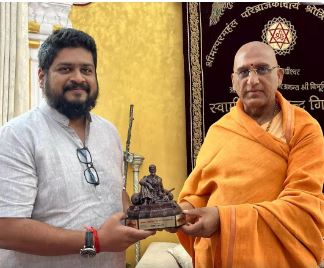Director Om Raut, who won a National Award, seeks blessings from Acharya Swami Avdeshanand Giri as the release of his film "Adipurush" is just around the corner.