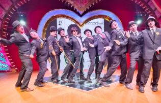Raju Rahikwar JR.SRK Impresses as Charlie Chaplin at Goregaon Film City Bollywood Park