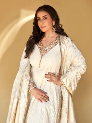 "Manisha Koirala Honors Real-Life Heroes on The Kapil Sharma Show: TATA Hospital NGO Impact Foundation"