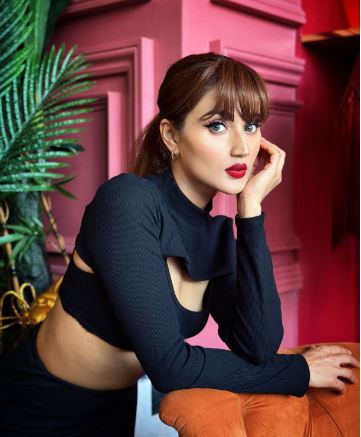 "Arushi Nishank promotes Uttarakhand's art and culture through cinema, meets CM for state support"