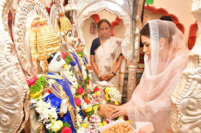 Kriti Sanon Seeks Blessings at Ram-Sita Temple on Maa Sita Navmi