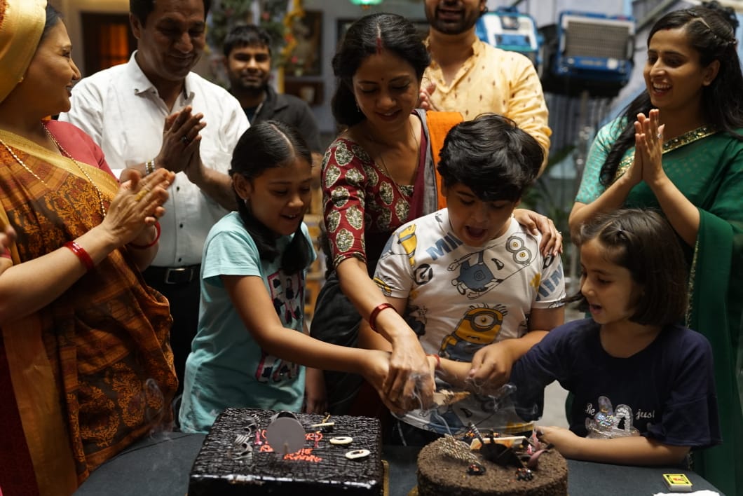 Neha Joshi's On-Screen Family Surprises Her with a Memorable Birthday Celebration in Jaipur