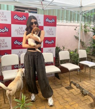 Drools and Mouni Roy Collaborate for a Pet Food Donation Drive