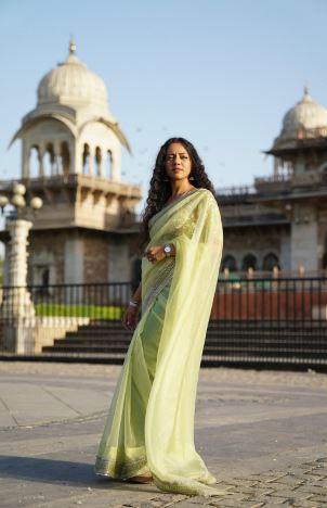 Actresses Redefine Saree Fashion with Trendsetting Flair!