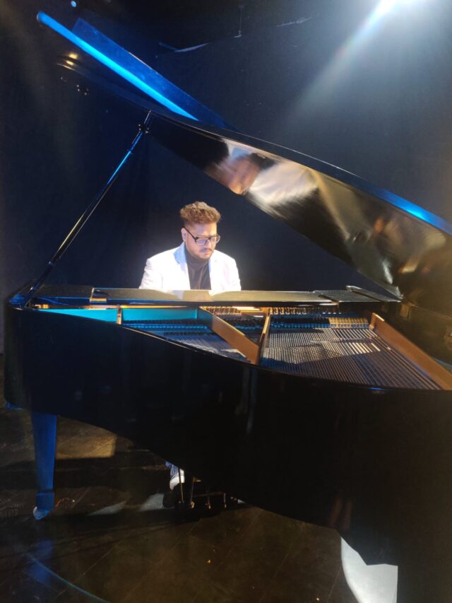 Independent Singer, Composer Veer Pandya Debuts in Bollywood music with the movie  ASEQ