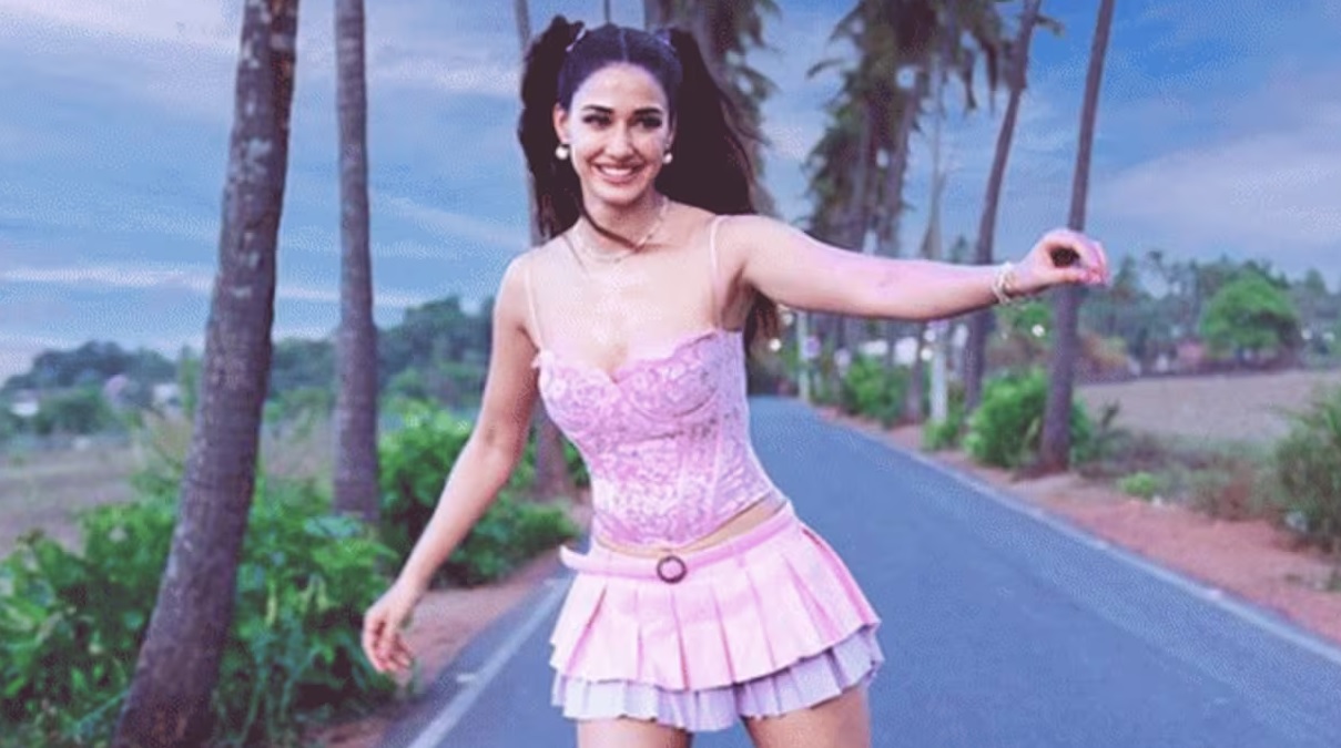 Disha Patani's Directorial Debut: Behind-the-Scenes Glimpse of 'Kyun Karu Fikar