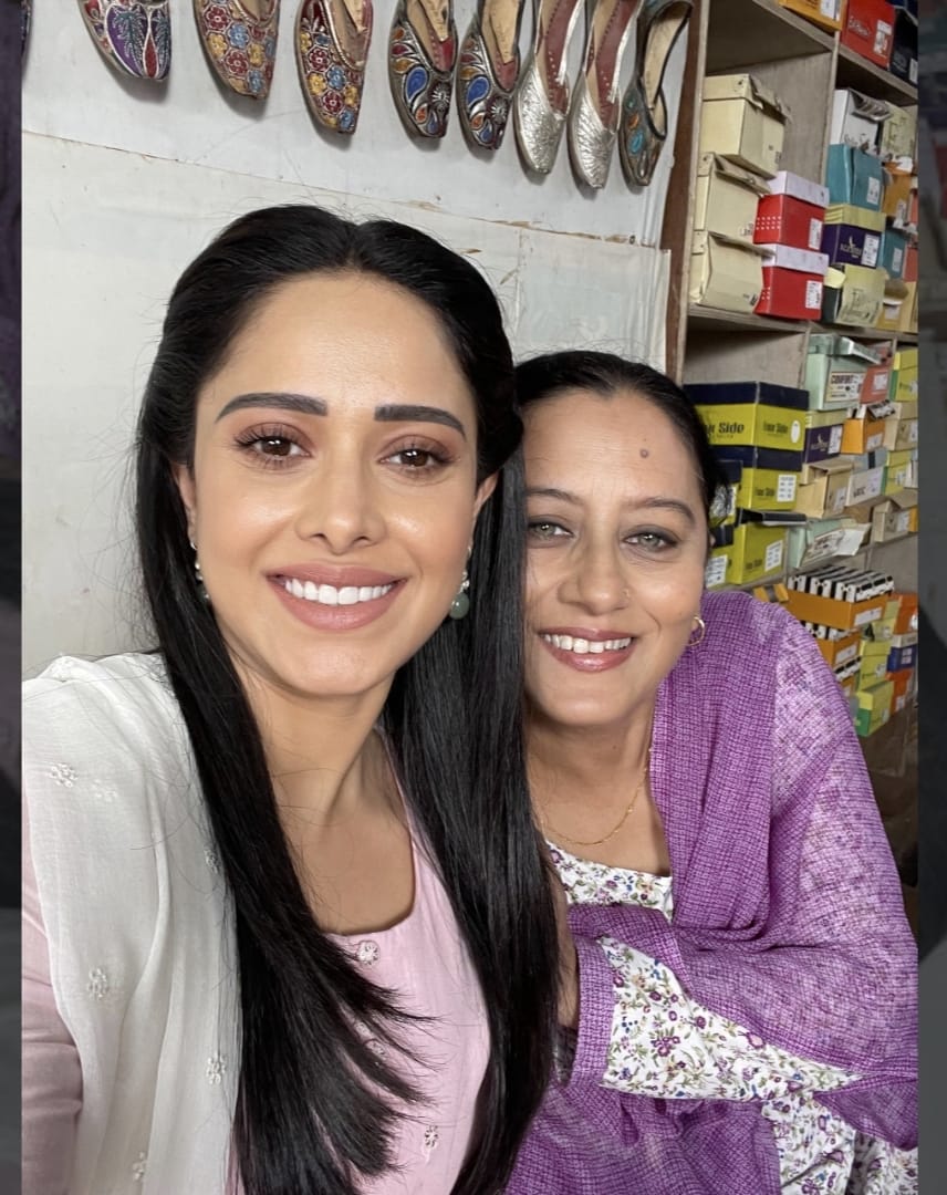 Piloo Vidyarthi's Debut in "Akelli": A Journey of Resilience and Passion