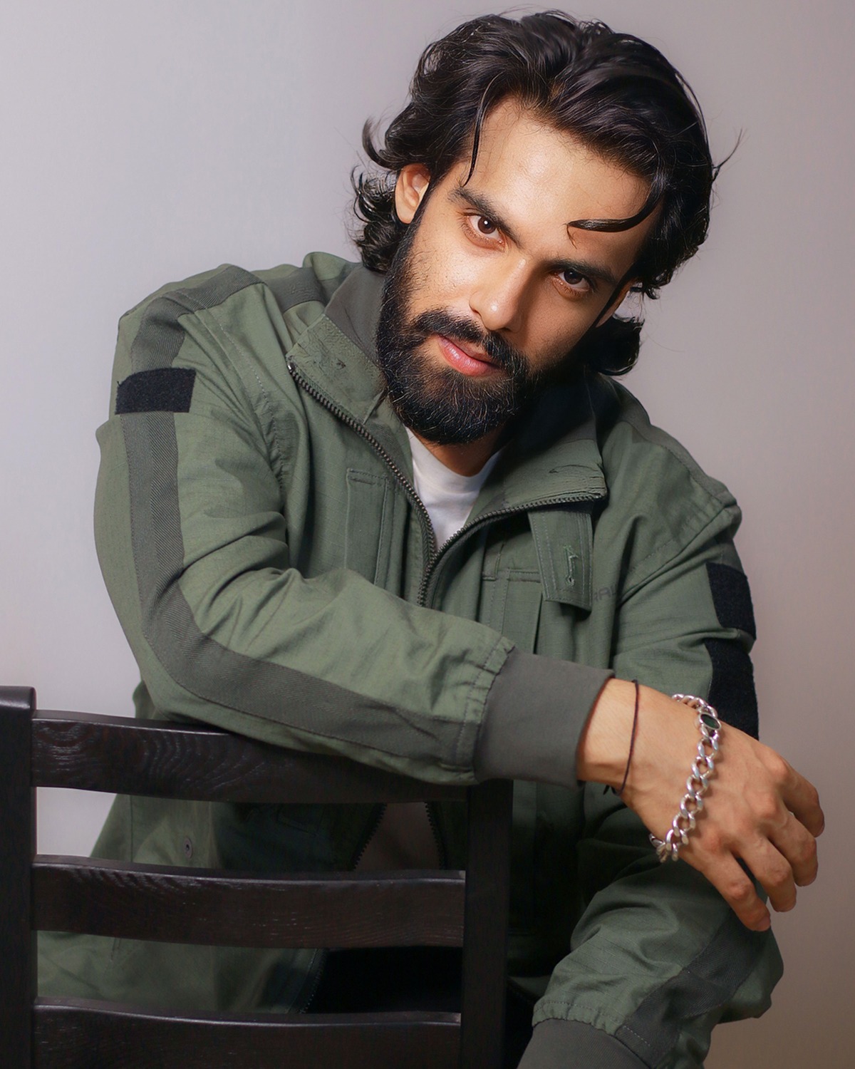 "Hum Tumhein Chahte Hain" Janmejaya Singh's Bollywood Debut Promises a Rollercoaster of Emotions