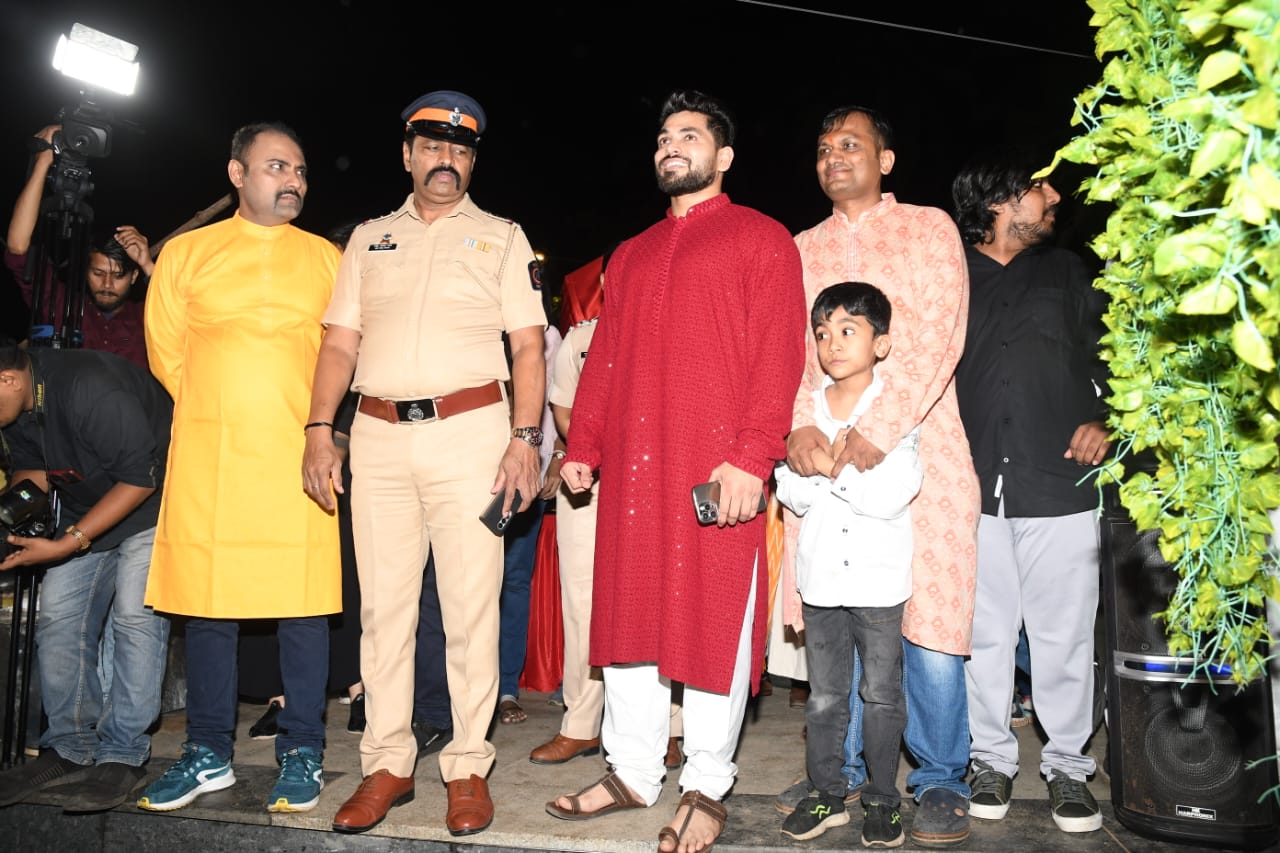 Shiv Thackery Unveils 'Police Bappa' Idol to Promote - Say No To Drugs