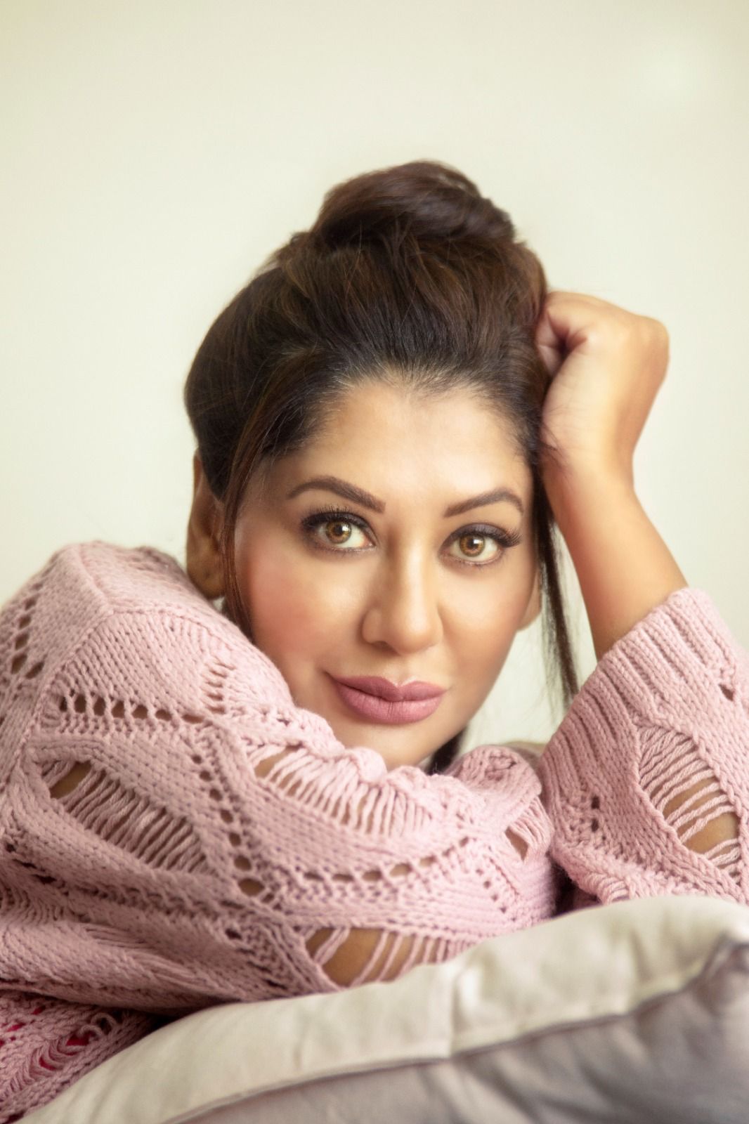 Actress Ravee Gupta Embraces Individuality Amid Industry Competition