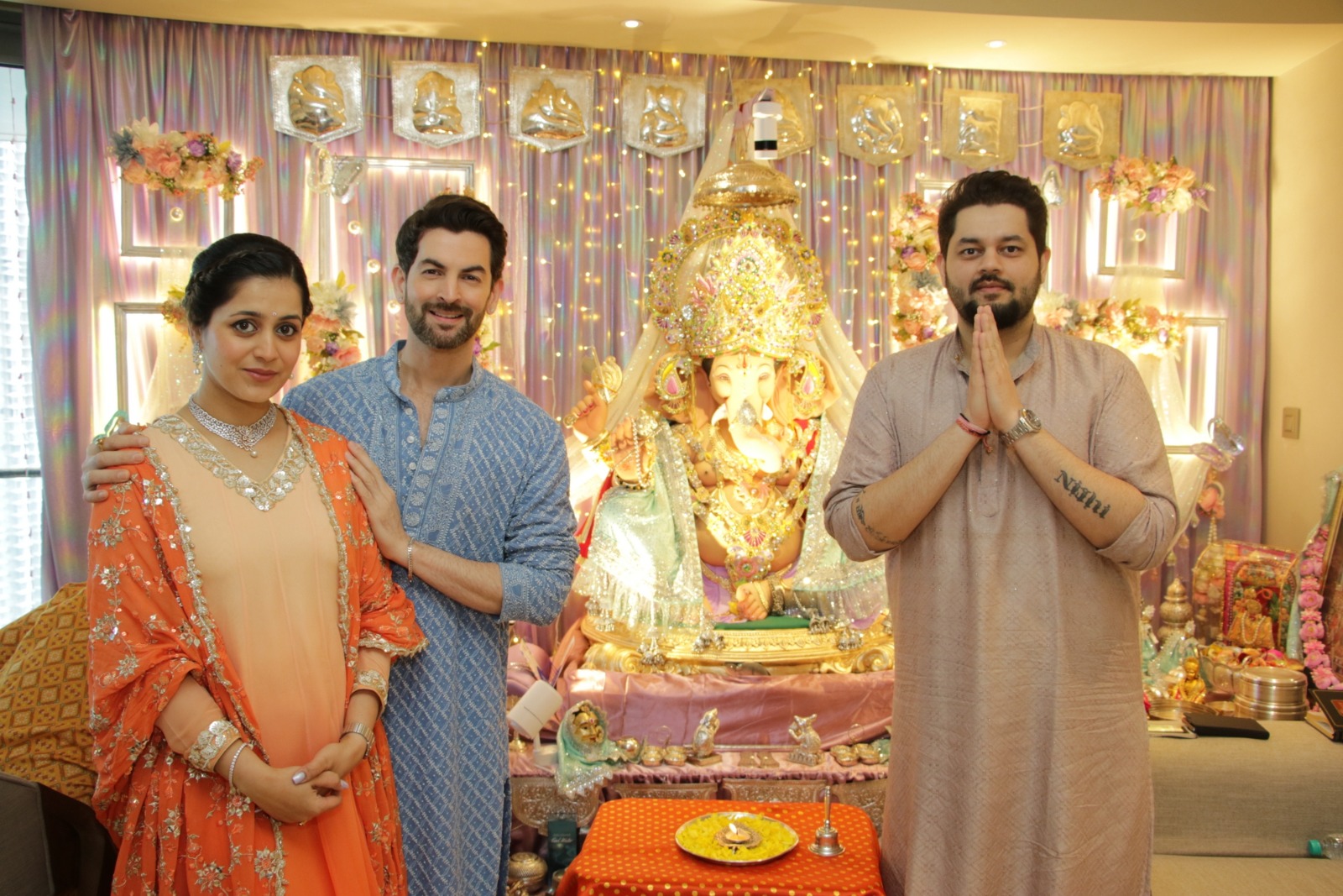 Legendary Singer Nitin Mukesh & Neil Nitin Mukesh Welcome Eco-Friendly Lord Ganesha for the 30th Consecutive Year