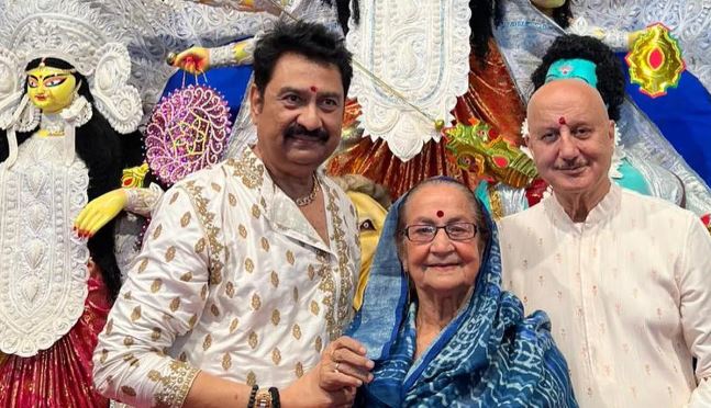 "Anupam Kher and Dharmendra Celebrate Durga Puja 2023 at Kumar Sanu's Grand Festivities"