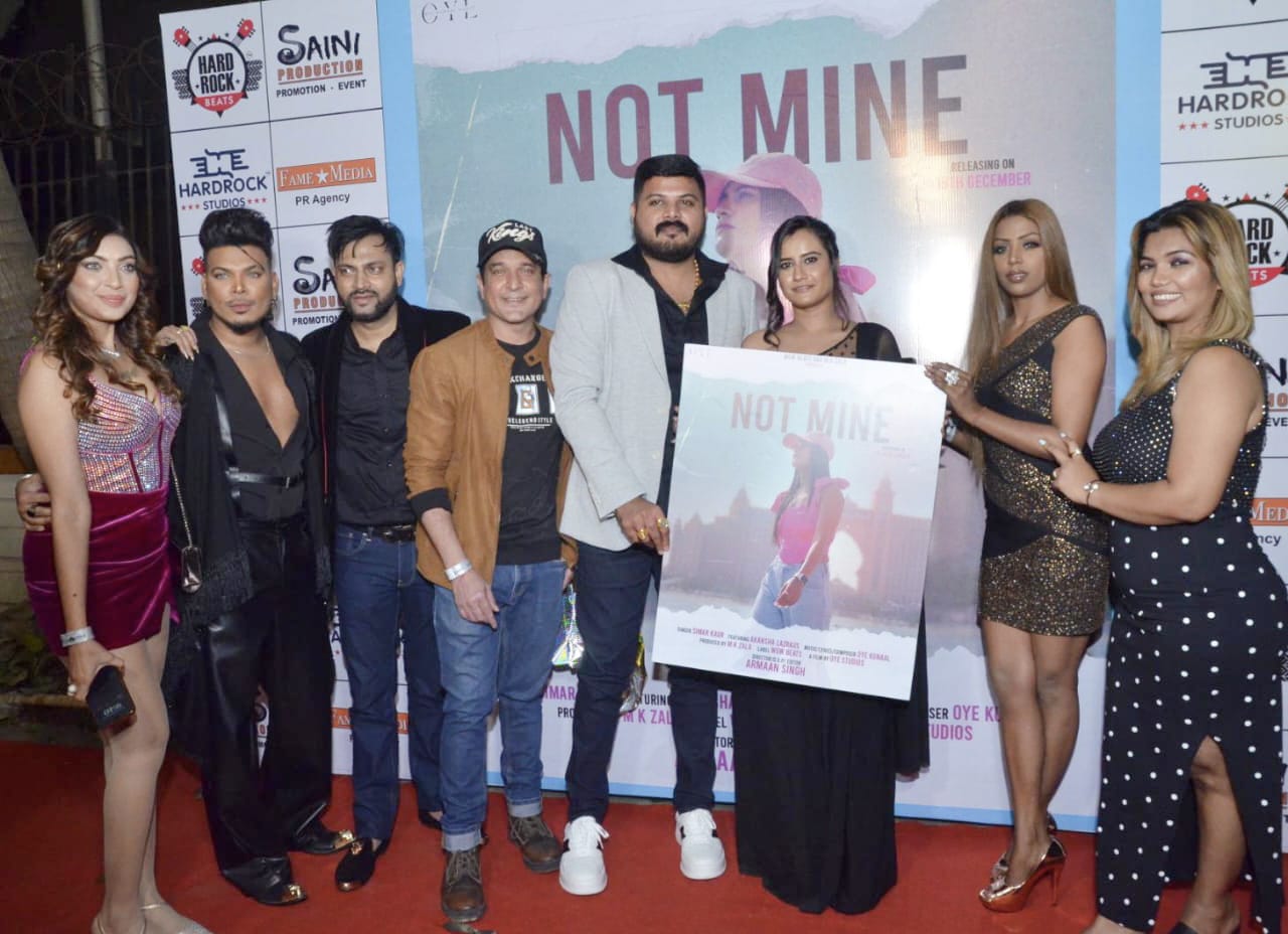 Many celebrities including Adil Durrani, Ishaan Masih, Krunal Amin attended the grand launch of actress Akanksha's music video "Not Mine".
