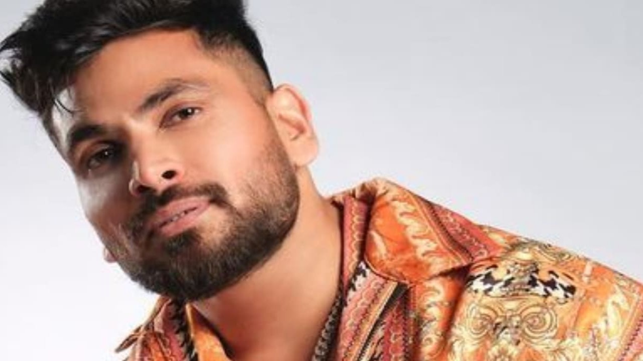 Shiv Thakare Charms Special Guest Meenakshi Seshadri on Jhalak Dikhhla Jaa