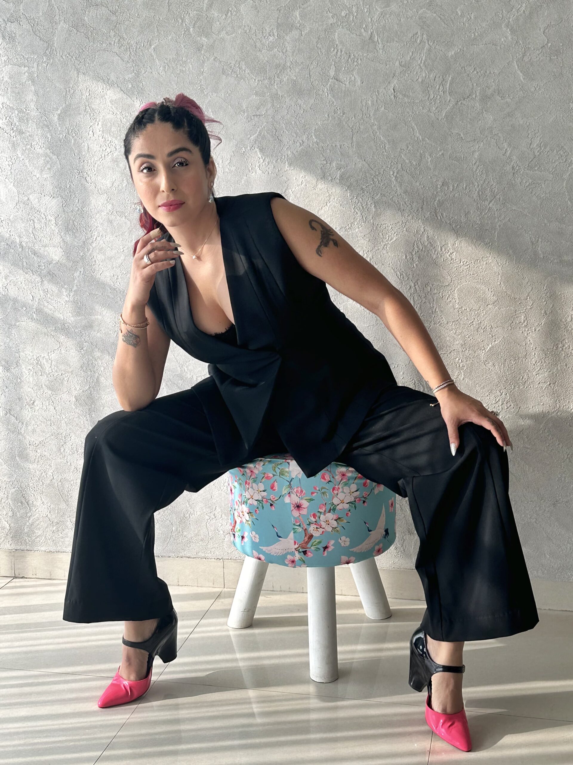 Neha Bhasin's Latest Trending Avatar: Rocking the Pink Hairdo