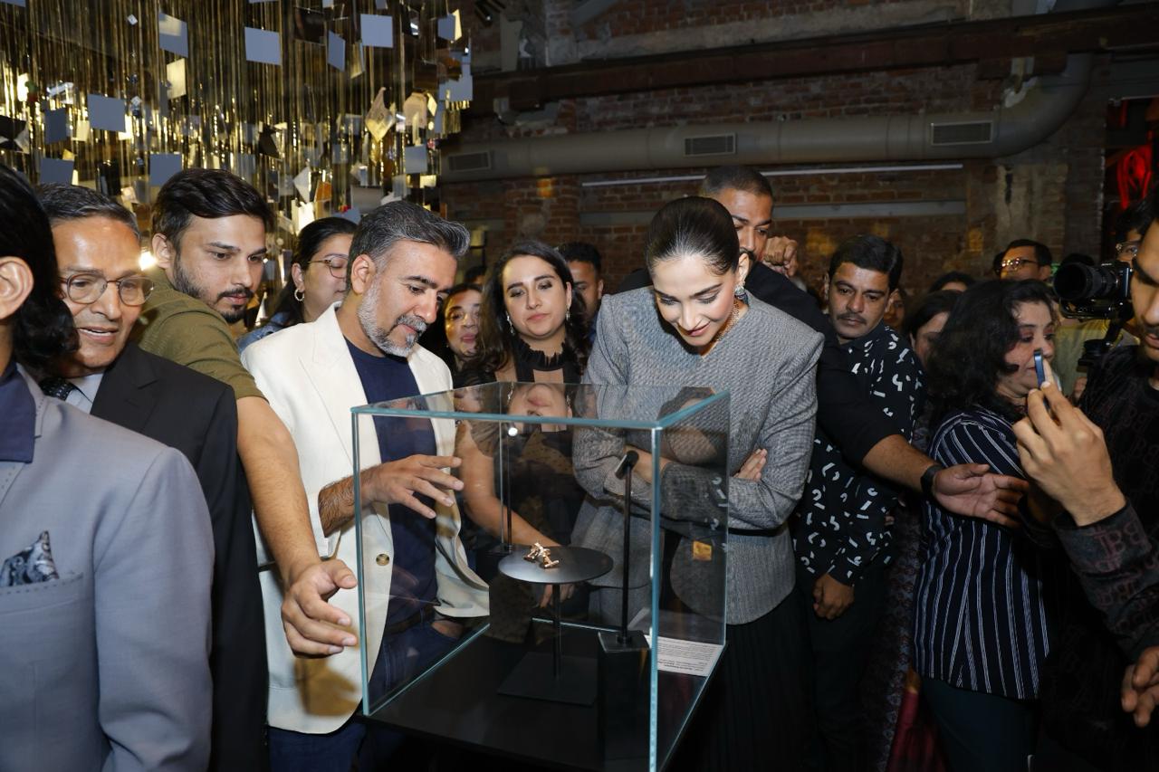 Sonam Kapoor graces the 7th Artisan Jewellery Design Awards held in Mumbai