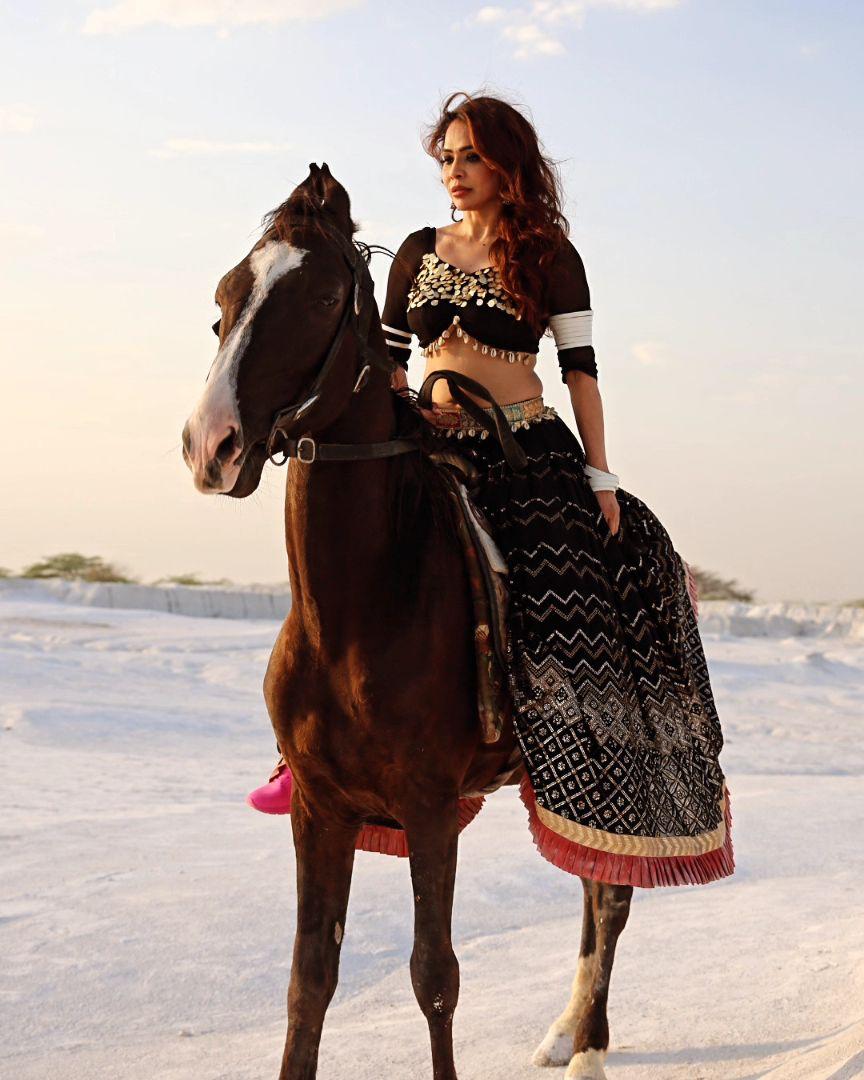 A Fusion of Elegance: Nikita Rawal Captivates in "Kamariya"