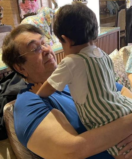 Kareena Kapoor Khan Celebrates Father Randhir Kapoor's Birthday with Heartwarming Pictures of Taimur and Jeh