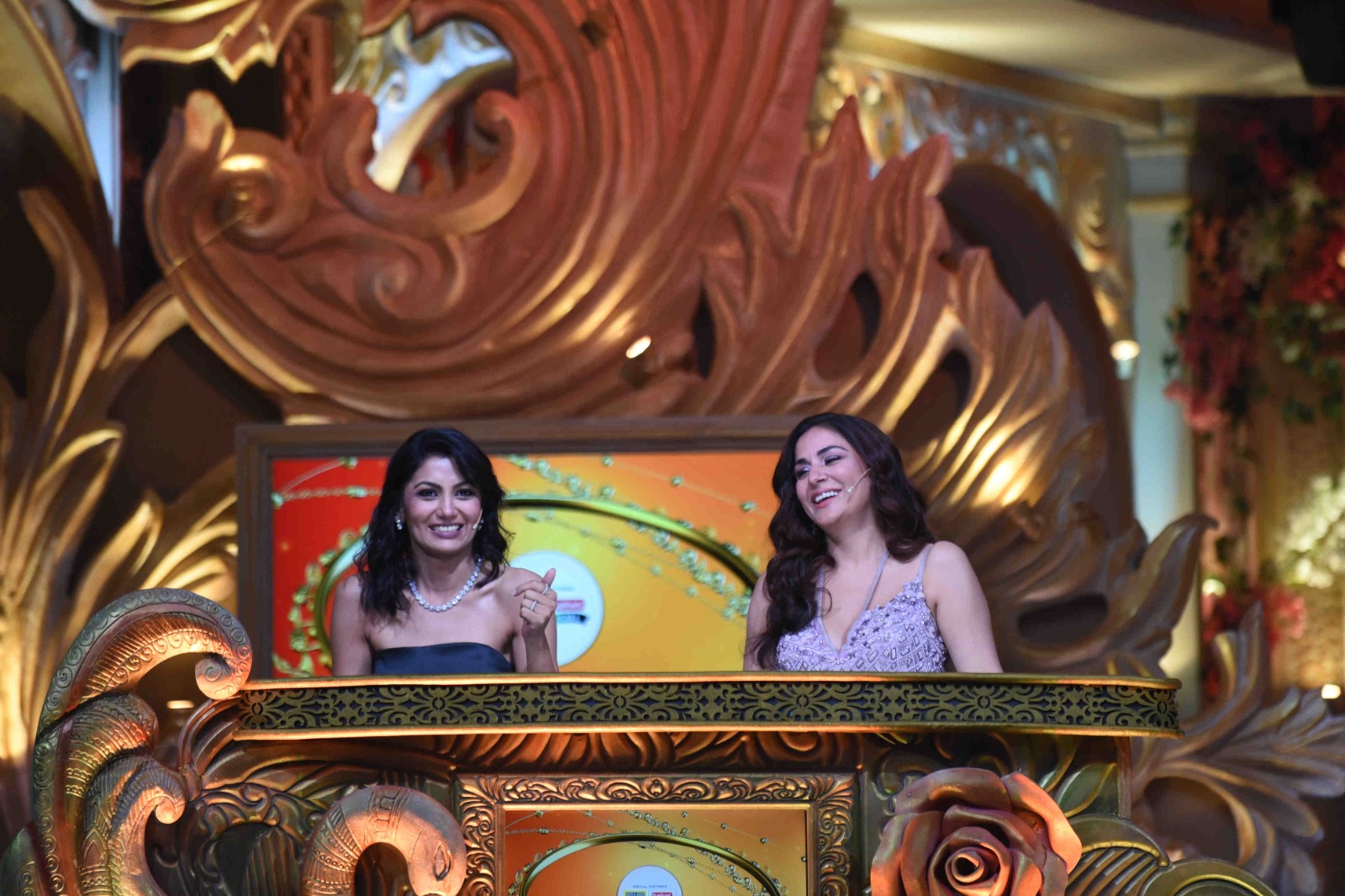 Zee Rishtey Awards 2024: A Night of Family, Fun, and Awards with Sriti and Shraddha!