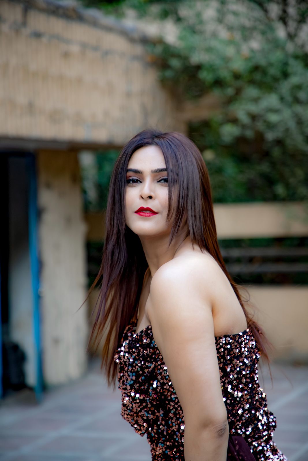 Madhurima Tuli Stuns in Shimmery Slit Gown, Captivates Hearts at ZEE Cine Awards 2024