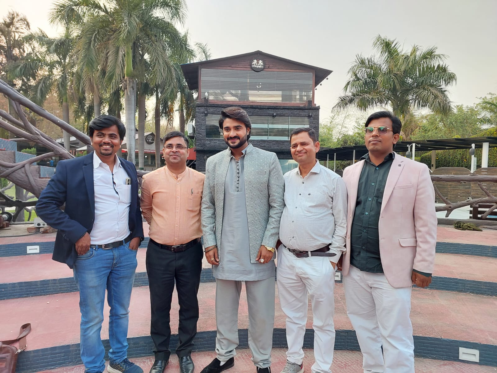 Pradeep Pandey Chintu was seen shooting for Shoorveer in a crowded place in Lucknow.